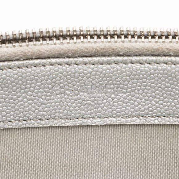 Chanel Iridescent Caviar Leather Vintage Mademoiselle Clutch with Chain - Picture 9 of 15